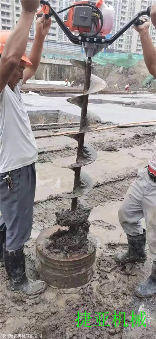小型清樁機(jī)令人驚嘆的掏樁機(jī)